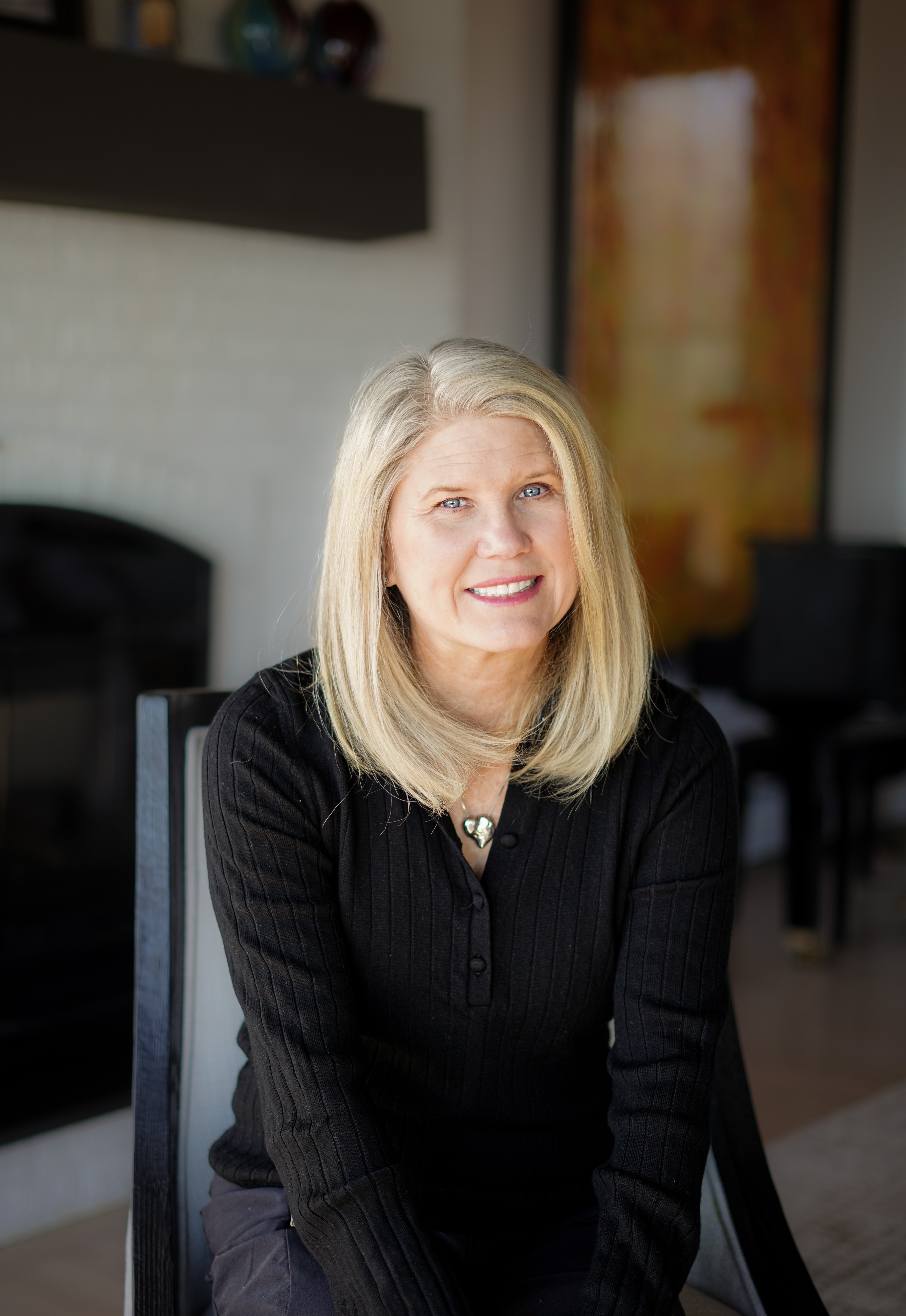 Headshot of Mimi Stender